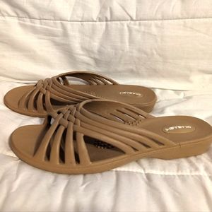 Women's Size M (6.5-7.5) Okabashi Sandals Made In America